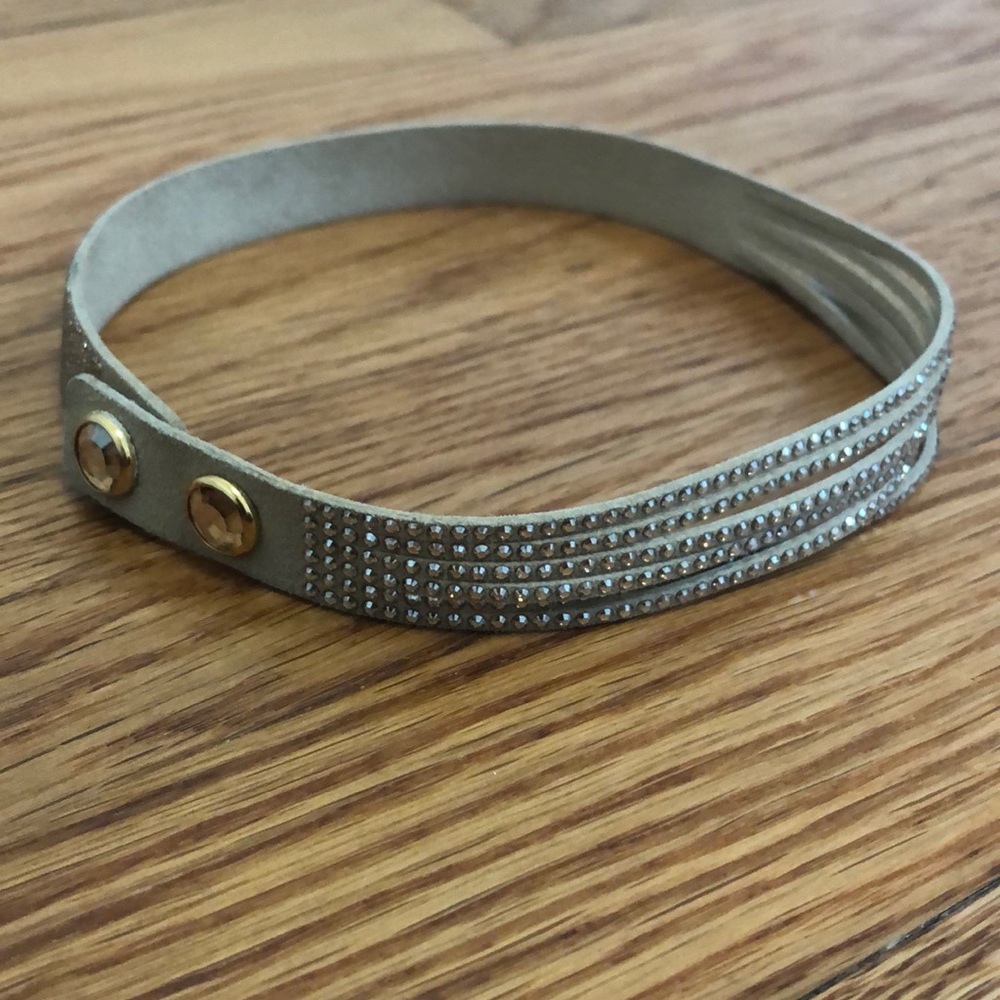 💥3 for $10💥 Vintage costume jewelry- choker